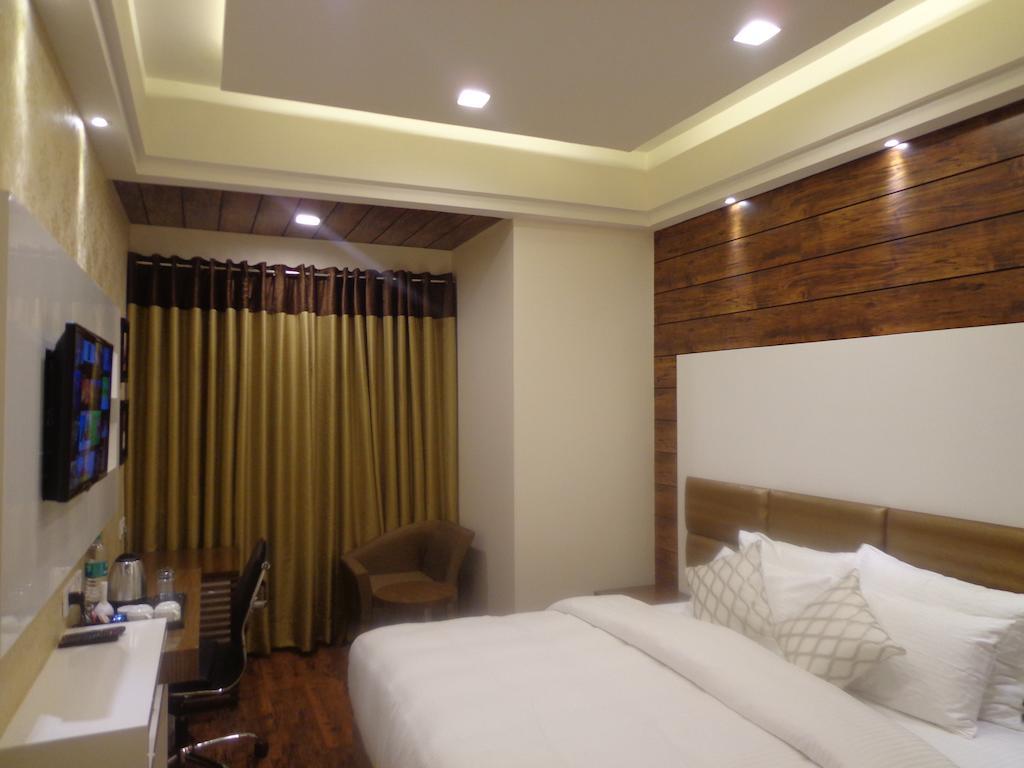 Hotel Taj Princess - Boutique Hotel Delhi  Buitenkant foto