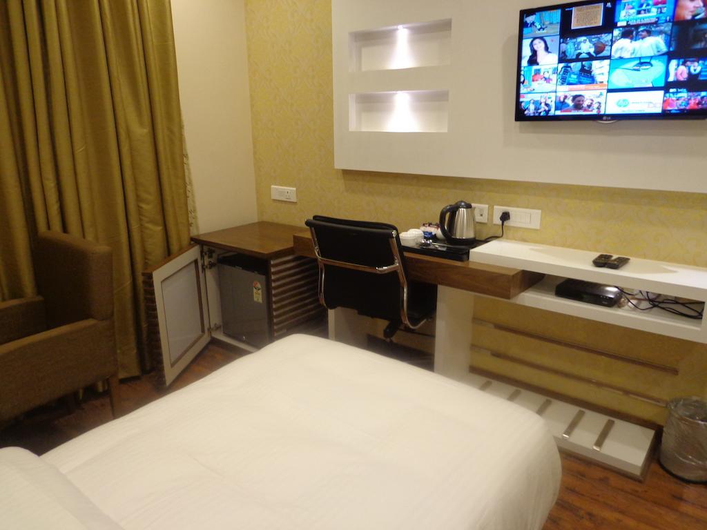 Hotel Taj Princess - Boutique Hotel Delhi  Buitenkant foto